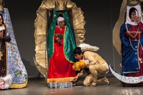 Vírgenes en pugna -Leticia Pedrajo